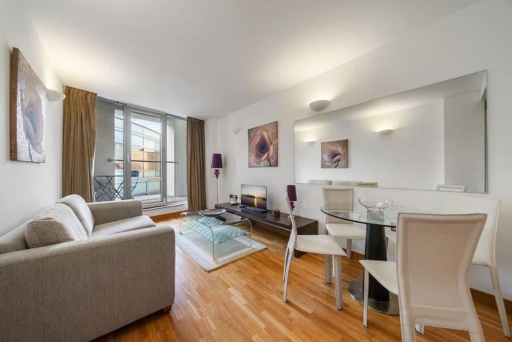 Stylish And Very Central Apartment With Balcony London Eksteriør bilde